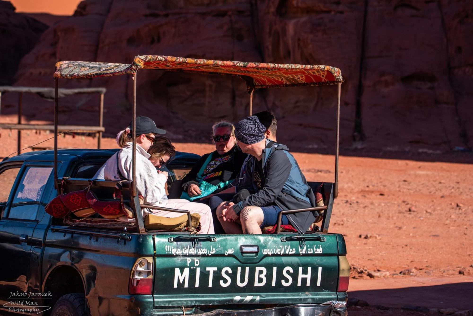 Wadi Rum Sunrise Camp ภายนอก รูปภาพ