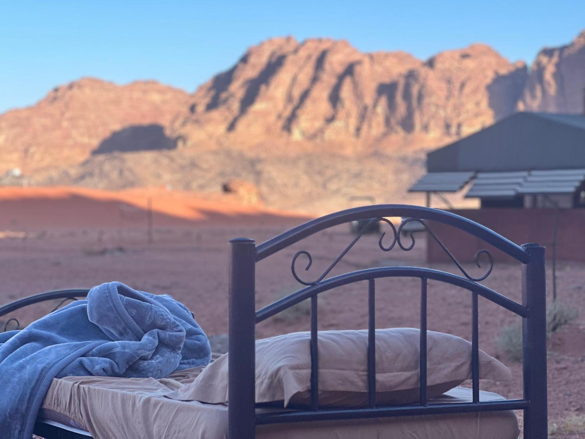 Wadi Rum Sunrise Camp ภายนอก รูปภาพ