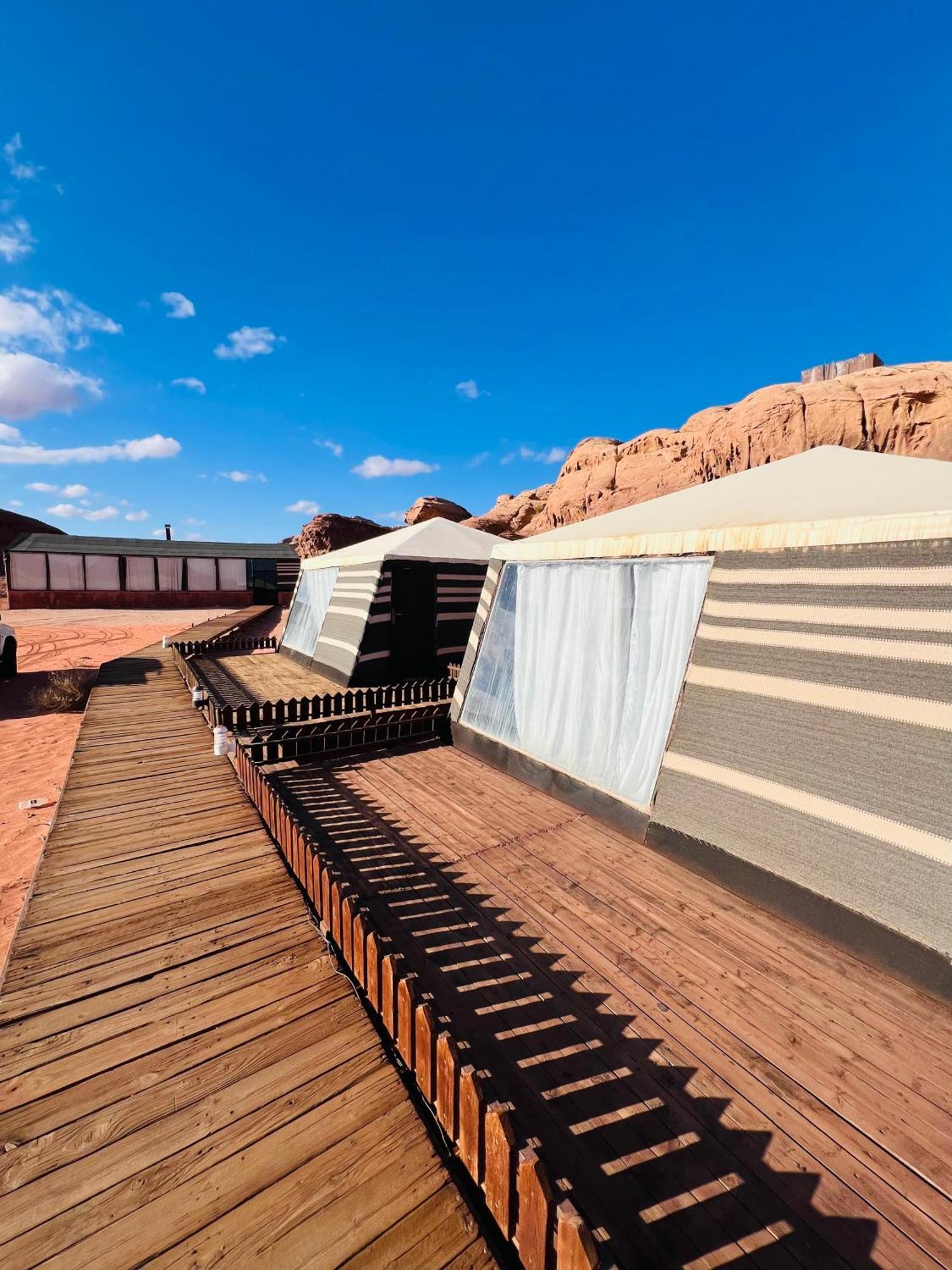 Wadi Rum Sunrise Camp ภายนอก รูปภาพ