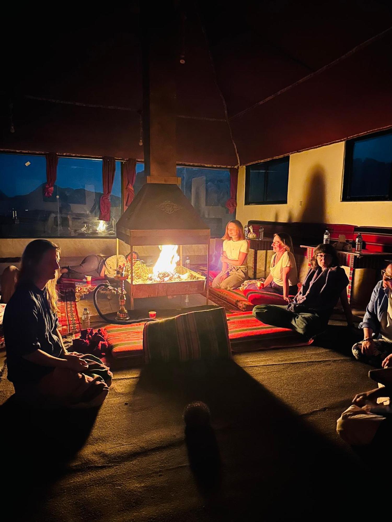Wadi Rum Sunrise Camp ภายนอก รูปภาพ